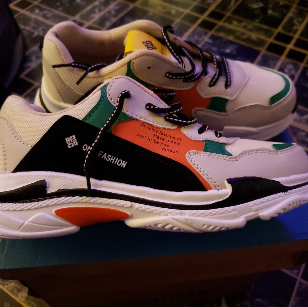 OFF MARKET SNEAKERS .